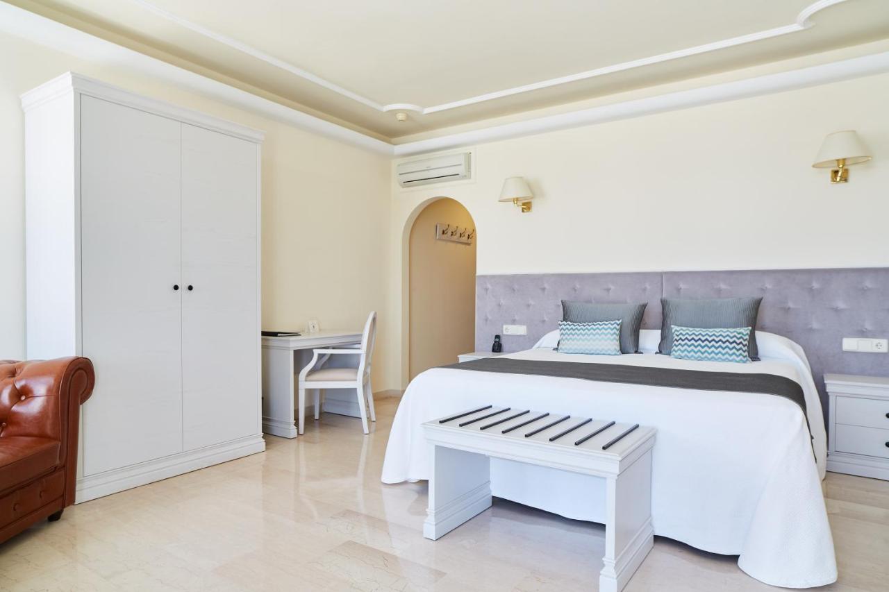 Grand Hotel Palladium Santa Eulalia del Río Esterno foto