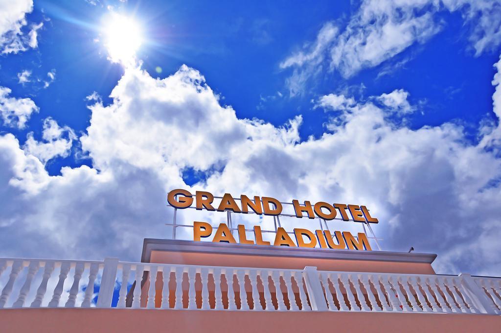Grand Hotel Palladium Santa Eulalia del Río Esterno foto