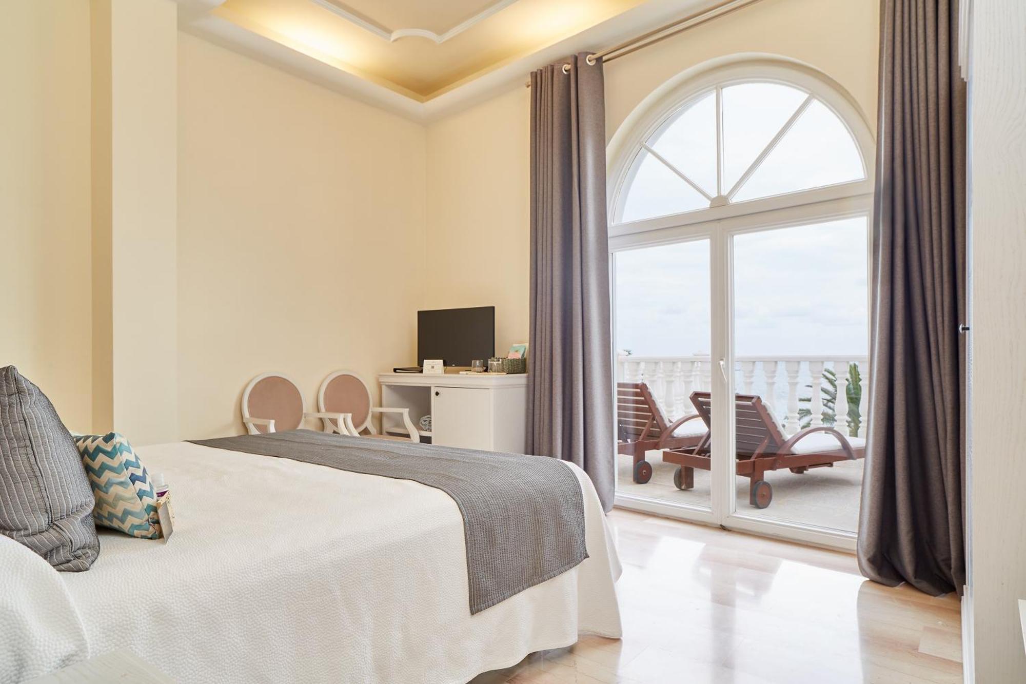Grand Hotel Palladium Santa Eulalia del Río Esterno foto