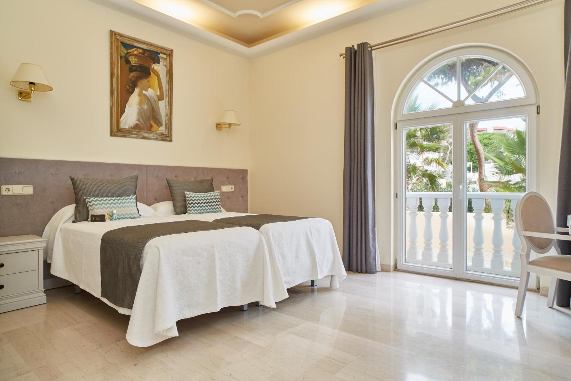 Grand Hotel Palladium Santa Eulalia del Río Esterno foto