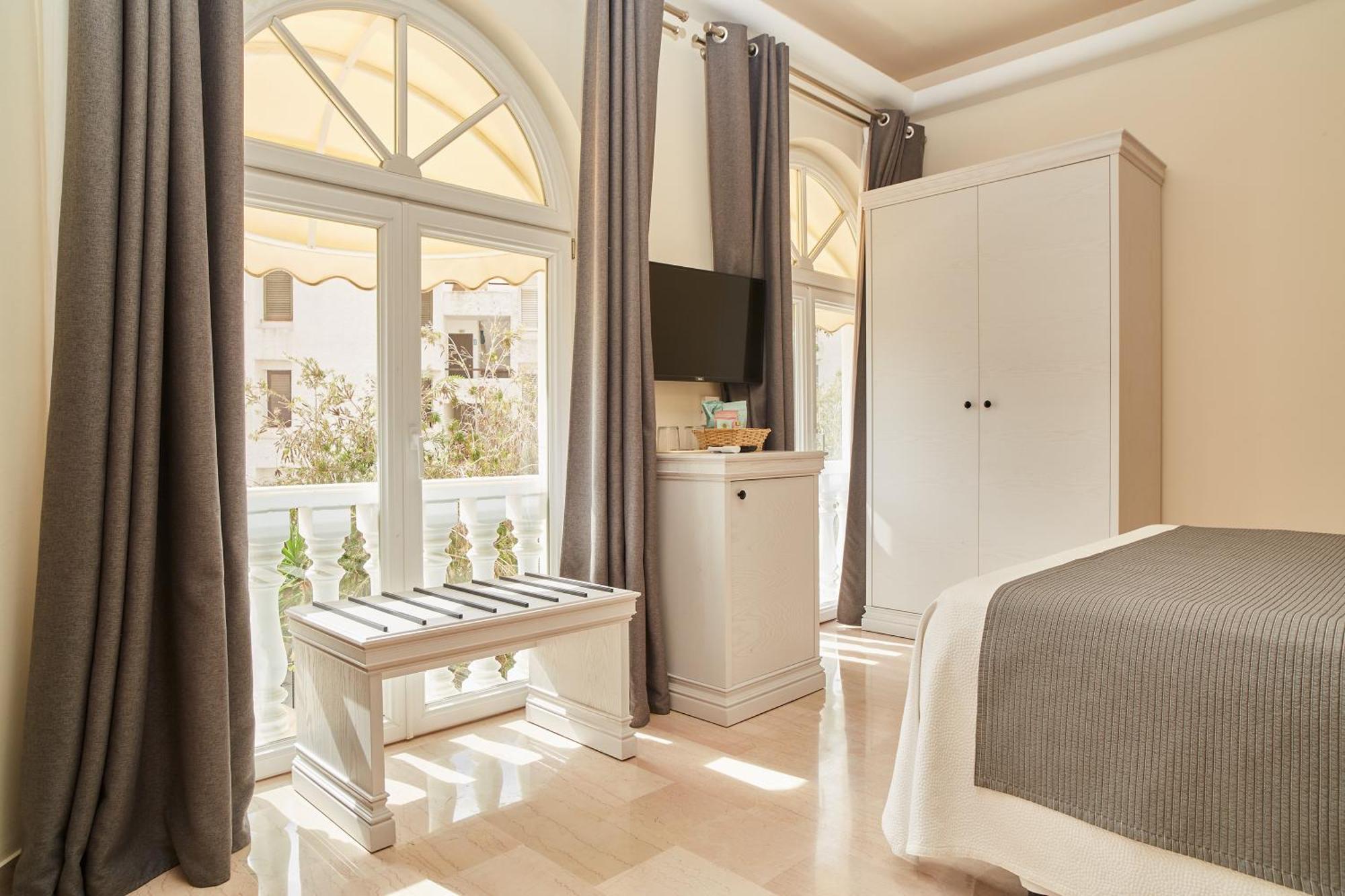 Grand Hotel Palladium Santa Eulalia del Río Esterno foto