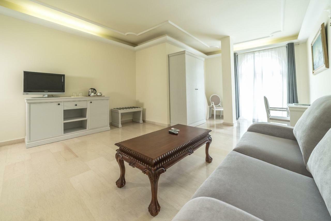 Grand Hotel Palladium Santa Eulalia del Río Esterno foto